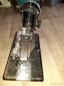 Starý šici stroj Bobbin - 3