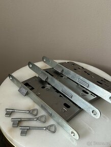 Nový zadlabávací zámek ASSA ABLOY - 3