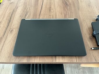 Dell Latitude 5570 15.6" FHD-i5 4x2.8GHz-RAM 16GB-SSD 256GB - 3