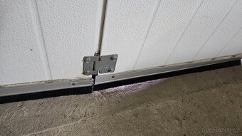 Garážová sekční vrata Lomax s elektrickým pohonem REZERVACE - 3