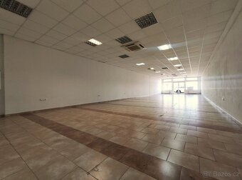 Prostorný obchodní prostor s výlohou, 166 m2, u Katastrálníh - 3