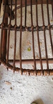 Proutěné křeslo a stůl - 3