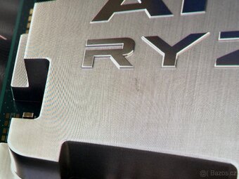 MSI MAG 321CUP QD-OLED 4K herní monitor - 3