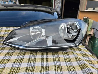 Prodám přední světla na VW Golf - 3