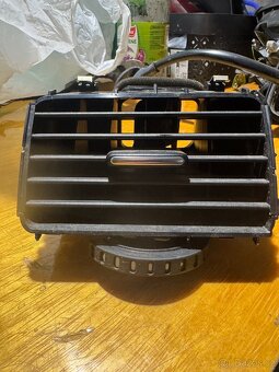 VW touareg mřížka ventilátoru - 3