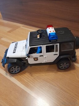 Bruder policejní Jeep Wrangler - 3