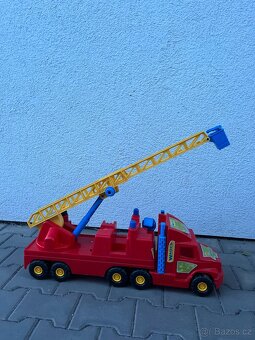 auto hračka s jeřábem - 3
