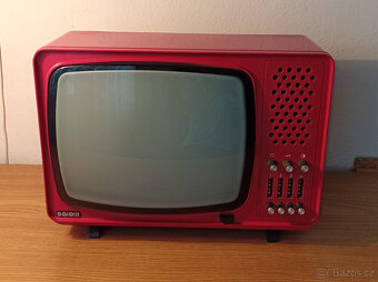 Starý retro televizor Tesla Satelit 4158AB - 3