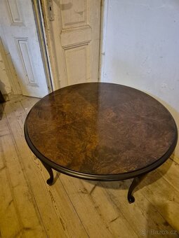 Stylový kulatý konferenční stolek ve stylu Chippendale - oře - 3