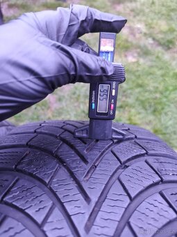 Zimní pneu 235/40/19 - 3