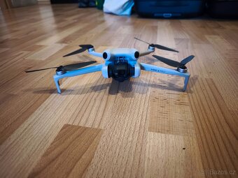 DJI Mini 4 Pro Fly More Combo s přislušenstvím - 3