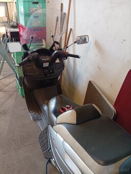 Suzuki Burgman AN 400 - 3