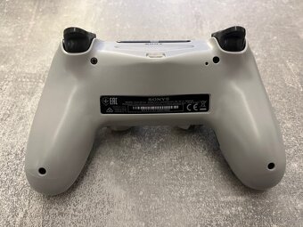 Nový bílý ovladač na PS4 - 3