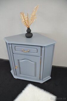 Rohová masivní komoda - 3