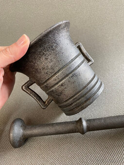 Starožitný litinový hmoždíř s tloukem č. 4 V 12 cm - 3