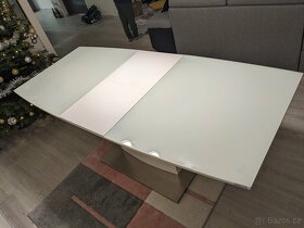 Prodám jídelní stůl rozkládací - 3