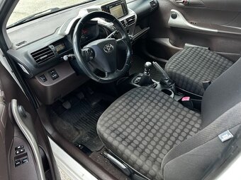 Toyota IQ 1.0i 50kw, r.2009, STK, klimatizace, 3.majitel - 3