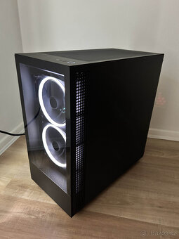 ZÁRUKA - Herní PC RTX 4070, Ryzen 7 5700X, 2TB SSD, 32GB RAM - 3