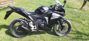 Honda CBR 125 R nové obě pneu, nová stk - 3
