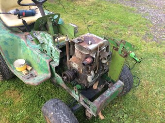 John Deere -traktůrek - 3