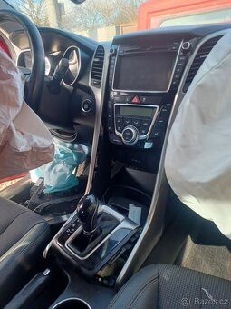 Rozpredám Hyundai i30 1.6GDI 99kw G4FD 2013 automat - 3