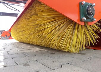 Zametací stroj na silnici - 3