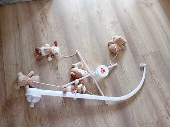 Kolotoč nad postýlku - 3