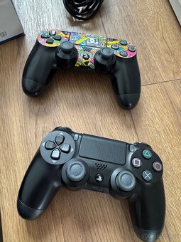 PS4 Slim 500GB + dva ovladače - 3