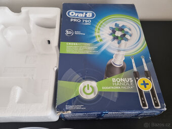 Prodám elektrický zubní kartáček Oral B Pro 790 - 3
