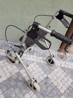 seniorské chodítko se sedátkem, brzdící - 3