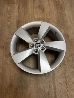 5x100 r17 original Škoda - 3