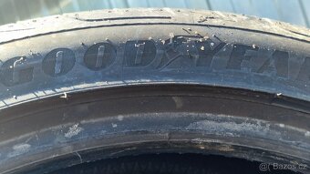 PRODÁM 2 LETNÍ PNEU GOODYEAR 225/40/18, CENA JE ZA 2 KUSY PN - 3