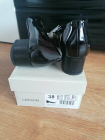 Vel. 39 - 40 Dámské lakované boty Lasocki - 3