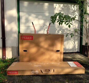 Střešní okno Velux nové, s lemováním a zateplením - 3