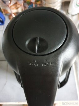 Nerezová termoska 2,2l s pumpou, nepoužitá - 3