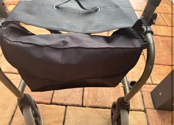 Chodítko / rollátor – skládací, se sedátkem a taškou - 3