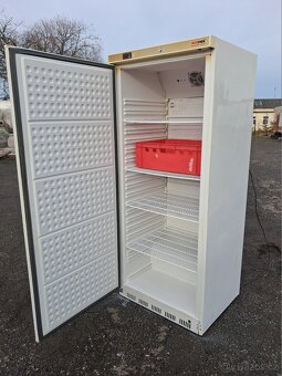 Skříňová gastro lednice RedFox HR600, na přepravky - 3