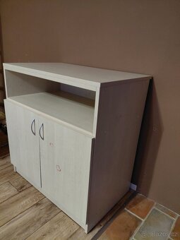 Skříň s přebalovacím pultem - 3