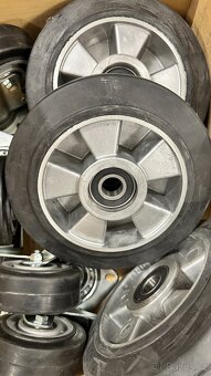 Zátěžová kolečka na designové křeslo - 3