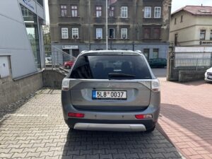 Mitsubishi Outlander - 3
