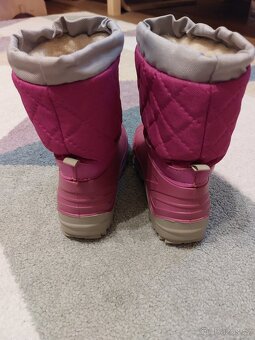 Prodám holčičí sněhule Baťa vel. 27/28 - 3