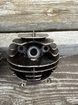 JAWA PAŘEZ 550/555 HLAVA VÁLCE - 3