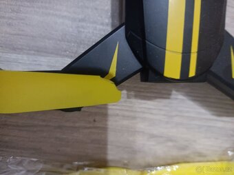 Dron na ovládání, ovladač na ruku, 2,4 GHz - 3