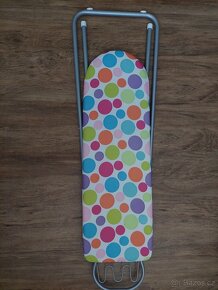 Žehlící prkno s žehličkou - 3