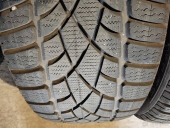 235/40/19 96v Dunlop - zimní pneu 2ks - 3