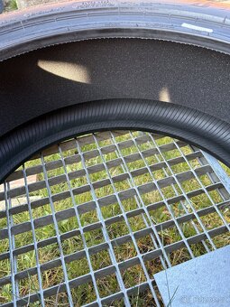 Bridgestone 255/40/R20 101Y - 3