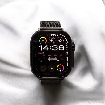 Apple Watch Ultra 2 GPS + Cellular 49mm Black Titanium - 3