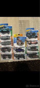 Nove hotwheels 40,-/ks - 3