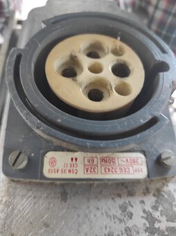Elektricka zasuvkova skrin - 3