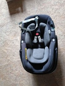 Maxi-Cosi Pebble 360 Essential Black 2023 - 3
